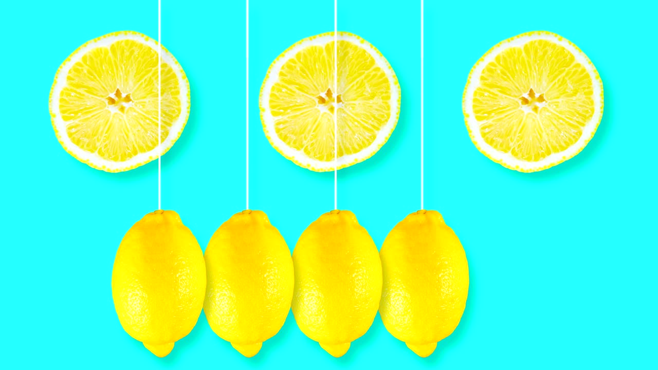 Lemon pendulum antistress.