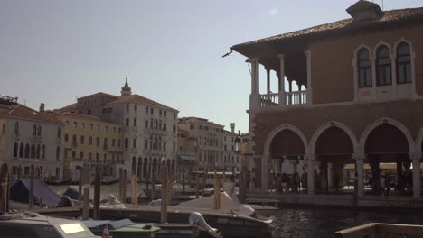 Exterior-of-a-market-with-anchored-boats-in-Venice,-Italy