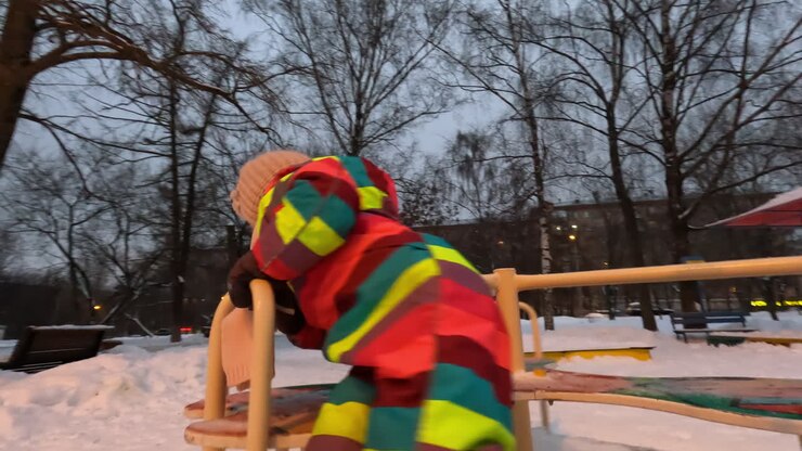 Childrens games in winter