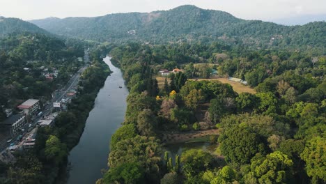 Aerial-shot-of-Beautiful-landscapes-in-Peradeniya,-Sri-Lanka