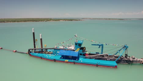 Barco-De-Dragado-De-Arena-En-Pleno-Funcionamiento-En-Matamoros,-En-El-Golfo-De-México.