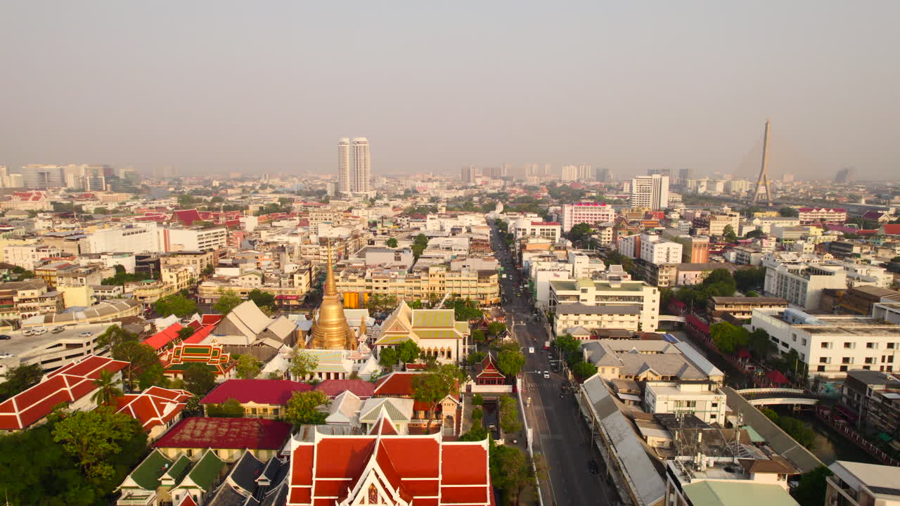 área residencial de bangkok al amanecer. vista aérea