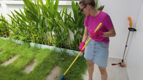 mujer jardinera