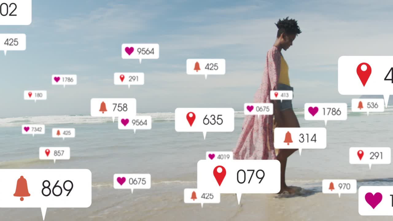 Mulher caminhando na praia, pisando na arrebentação e gerando ícones de mídias sociais ao redor das pernas, mostrando o aumento de curtidas.