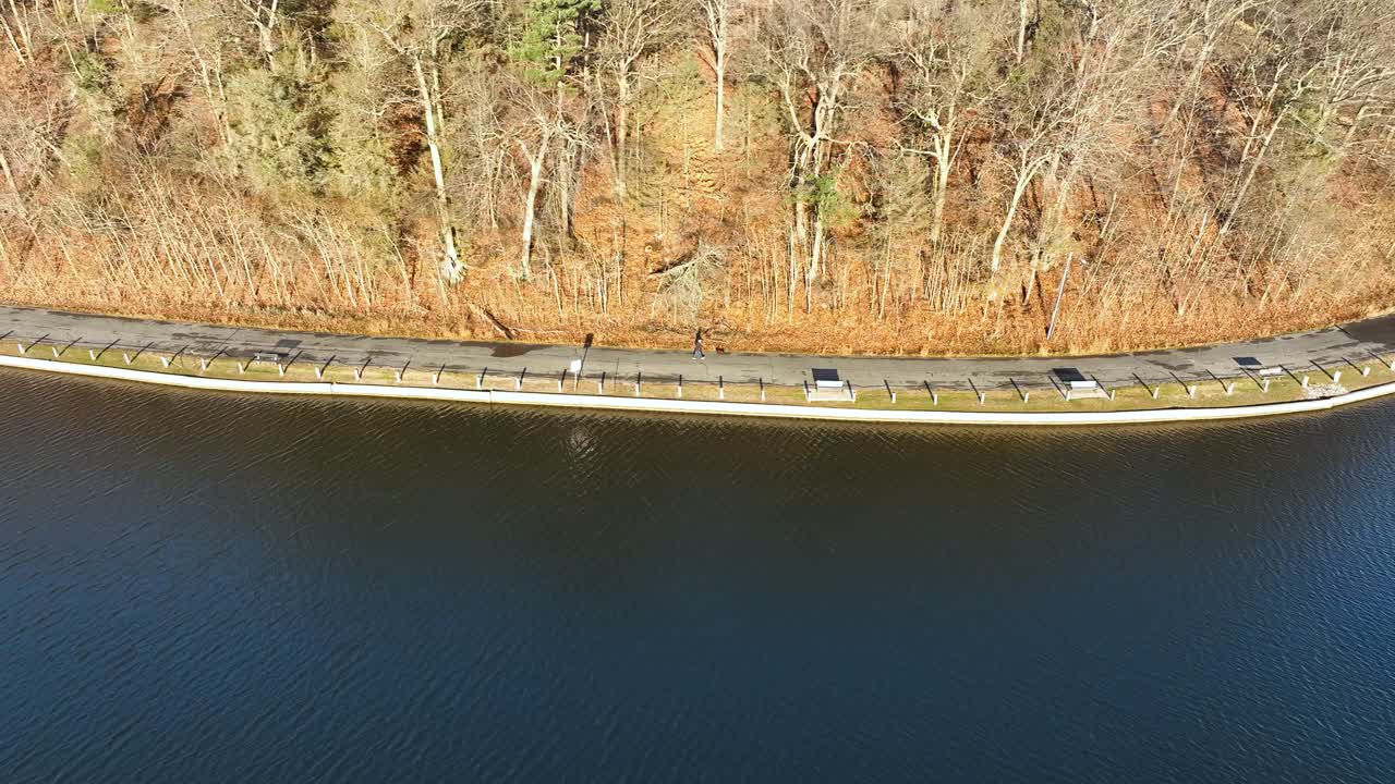 해안 도로를 볼 때 왼쪽으로 이동