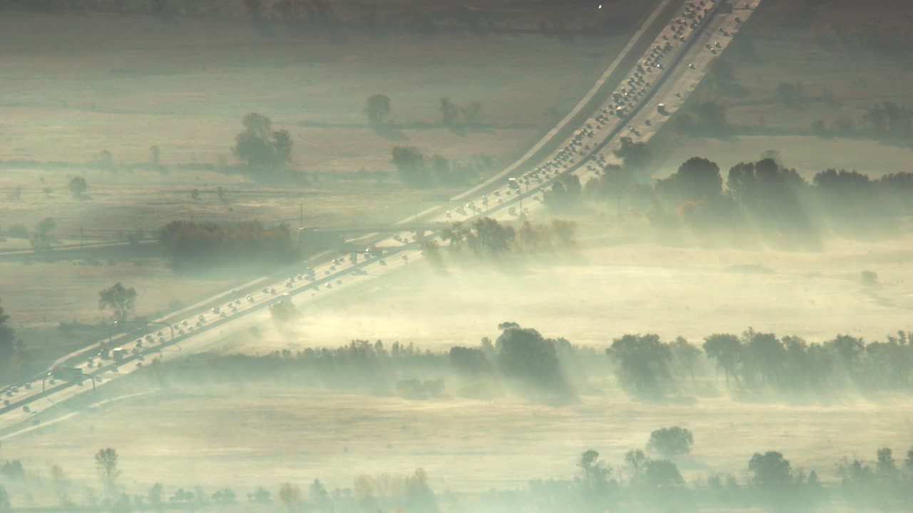 콜로라도의 us36 고속도로에서 아침 출근