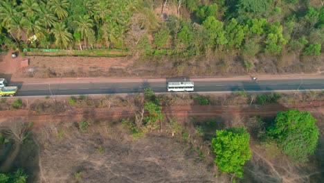 Sur-De-La-India-Pulic-Traspoart-Barbecho-Drone-Disparó-En-La-Carretera