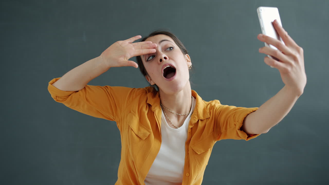 셀카를 찍는 여자