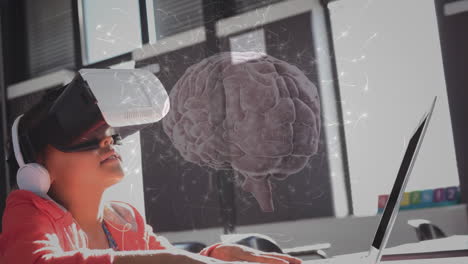 usando auriculares vr y usando una computadora portátil, persona con animación cerebral en el fondo