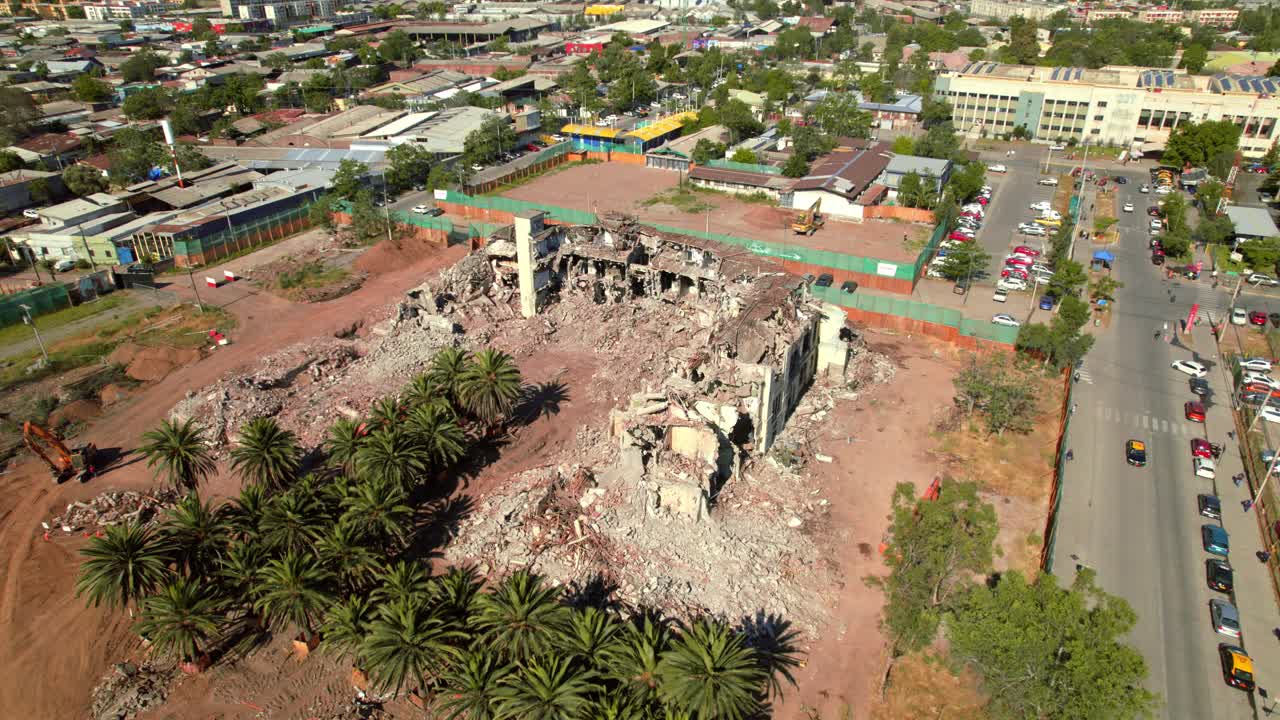 칠레 산티아고의 병원 바로스 루코 건물의 철거 후 잔해