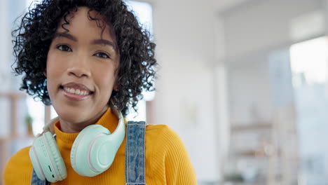 Relájate,-Feliz-Y-Cara-De-Mujer-Con-Auriculares.