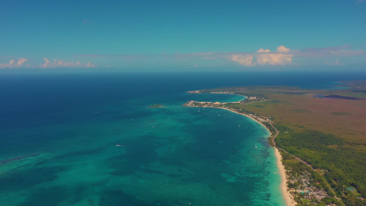 자메이카의 서쪽 해안에서 400m 높이에서 네그릴.
