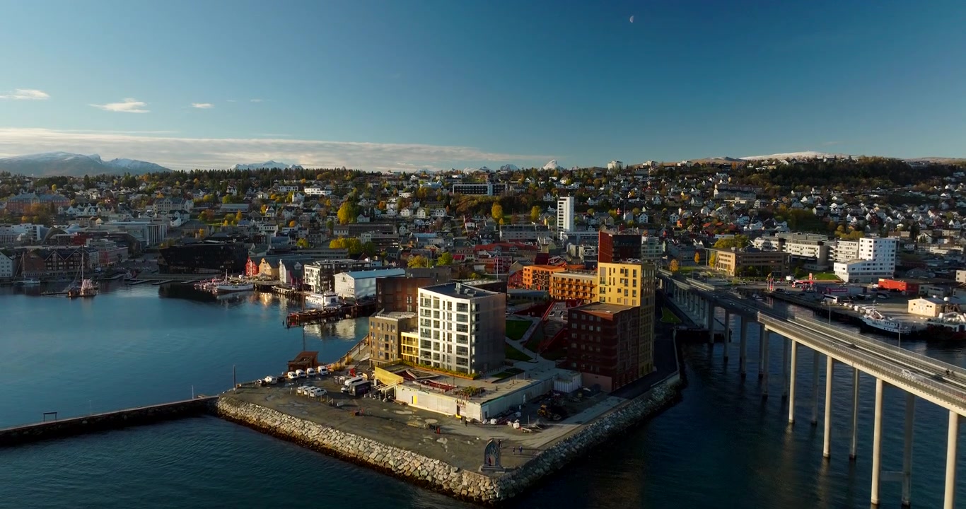 Vervet-Viertel auf dem ehemaligen Gelände der Tromsø-Werft in Tromsø, Norwegen. – Luftaufnahme.