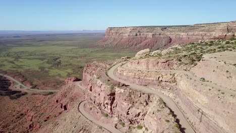 Antenne-Als-Auto-Fährt-Auf-Der-Gefährlichen-Bergstraße-Von-Moki-Dugway-New-Mexico-Wüste-Südwesten-5