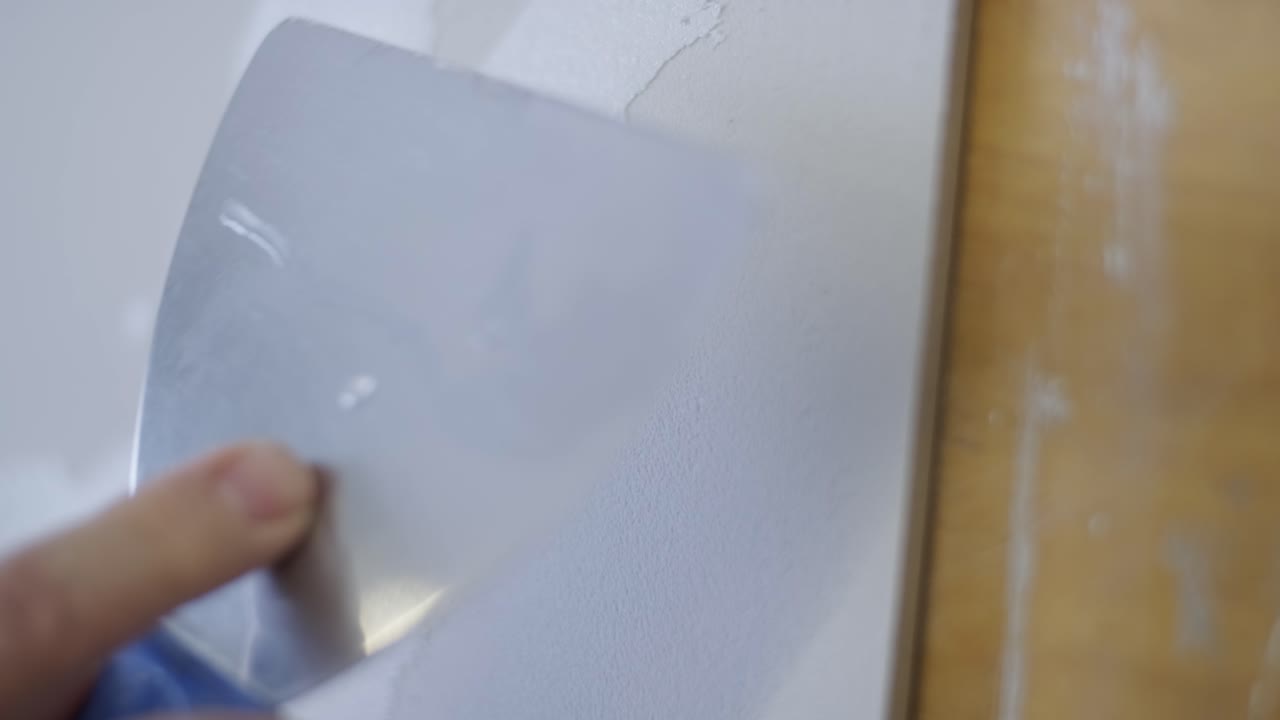 Perbaikan Dinding dengan Spatula