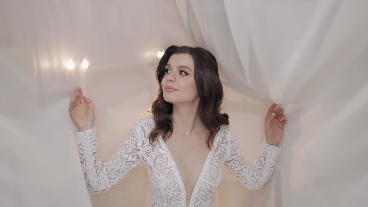 하얀 드레스를 입고 아름 다운 신부