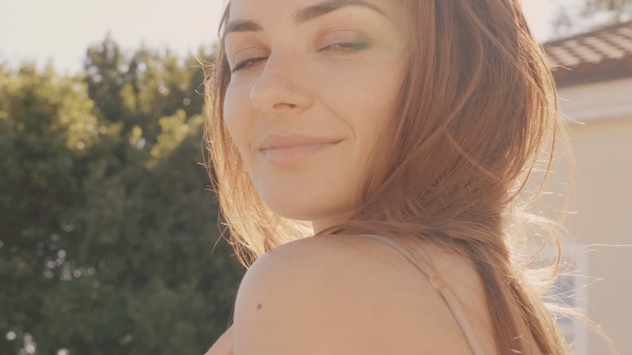 Mulher linda ao ar livre