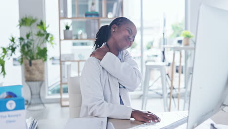 Shoulder-pain,-doctor-and-woman-with-problem