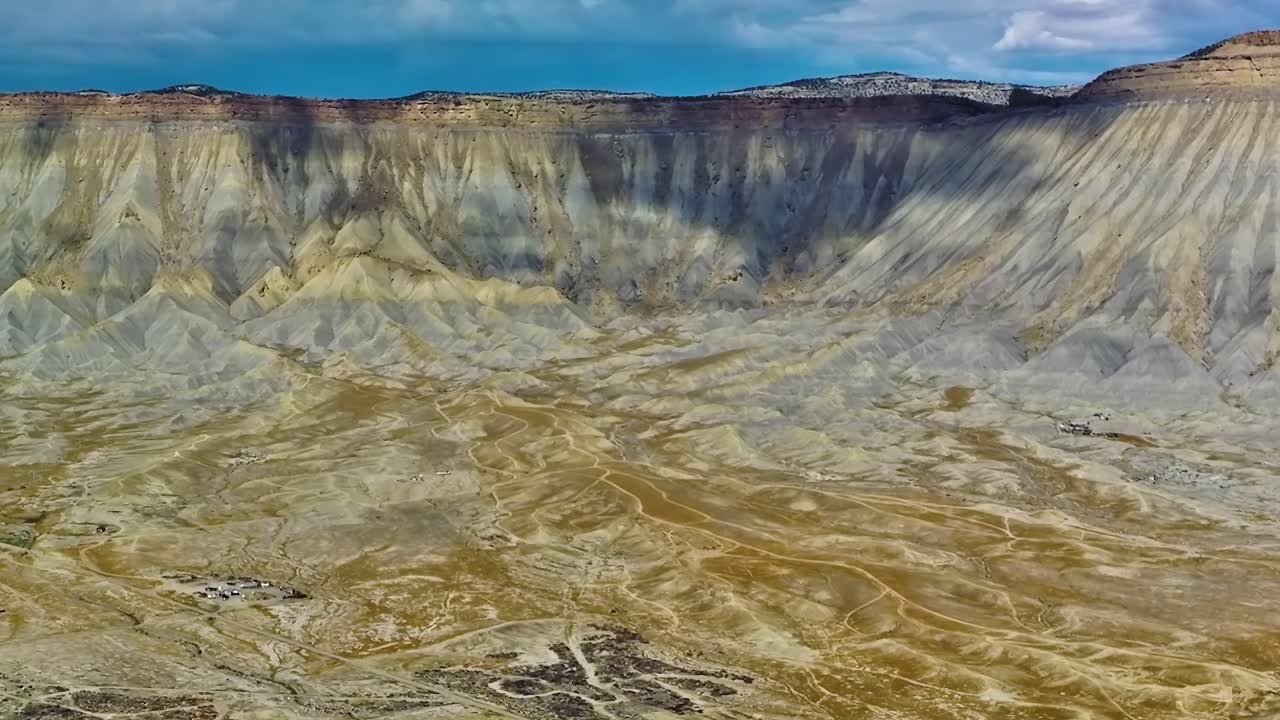 Vista orizzontale delle formazioni rocciose in Colorado durante le ore diurne
