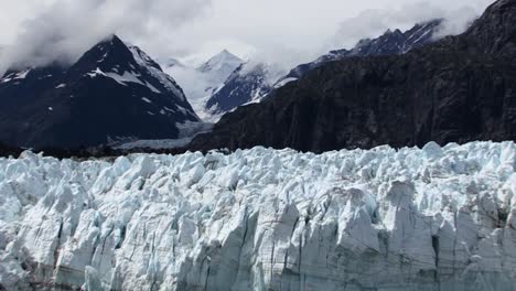 alejarse de mt fairweather en el glaciar margerie, el hermoso paisaje de alaska