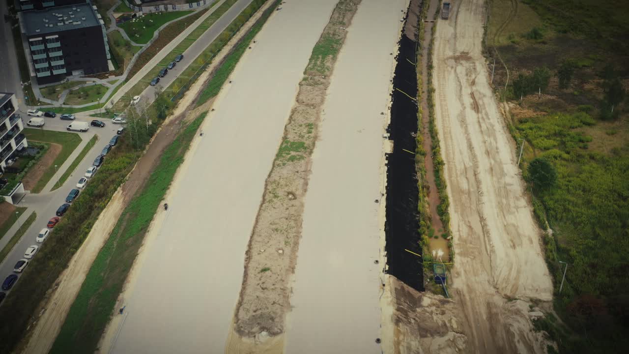 vista aérea de las obras de construcción de un tramo de carretera