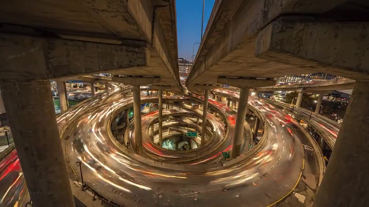 Stunning Cityscape at Dusk: A Breathtaking Transition from Daylight to Nightfall Showcasing Urban Skyscrapers and Dynamic Traffic Movement in a Vibrant Metropolis