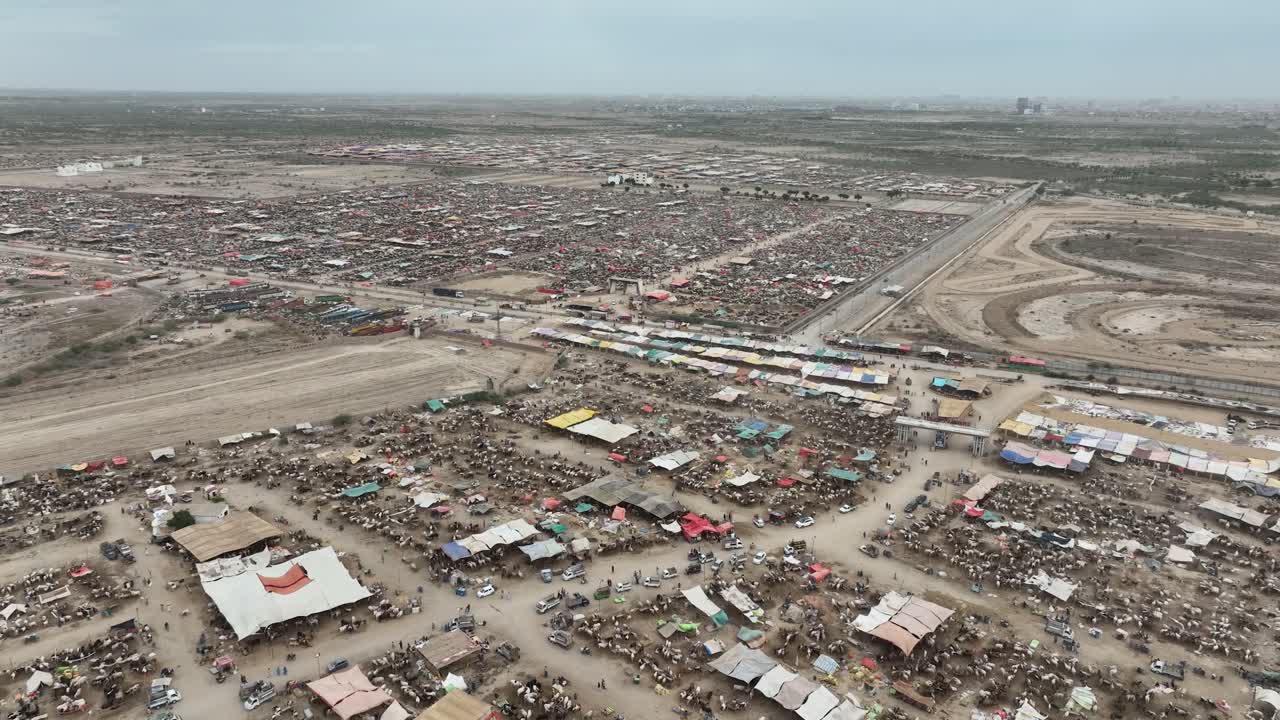 vista aérea del mercado de ganado del norte en karachi