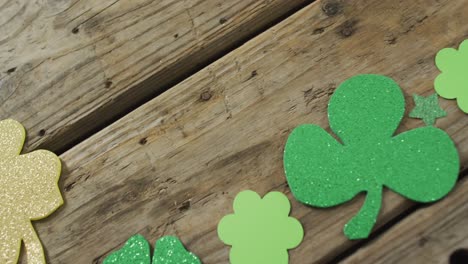 Shamrocks-on-wooden-table-with-copy-space