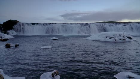 Vista-Panorámica-De-La-Cascada-De-Faxi-En-Invierno-En-El-Sur-De-Islandia