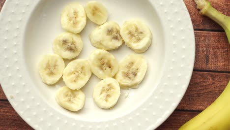 sliced bananas on a plate