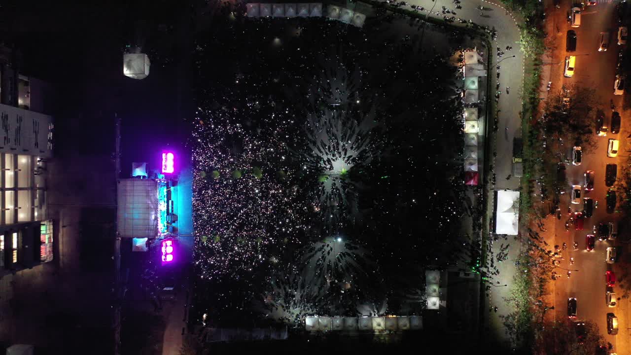 vista aérea del concierto nocturno