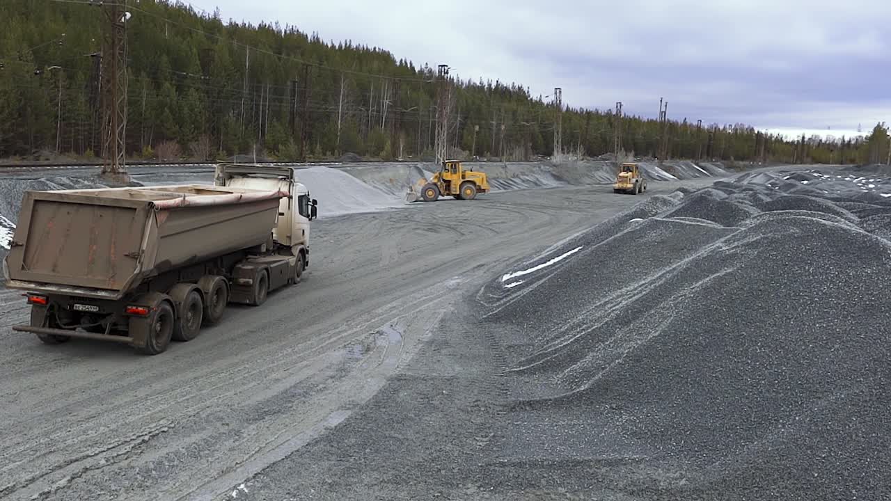 자갈 구이 작업