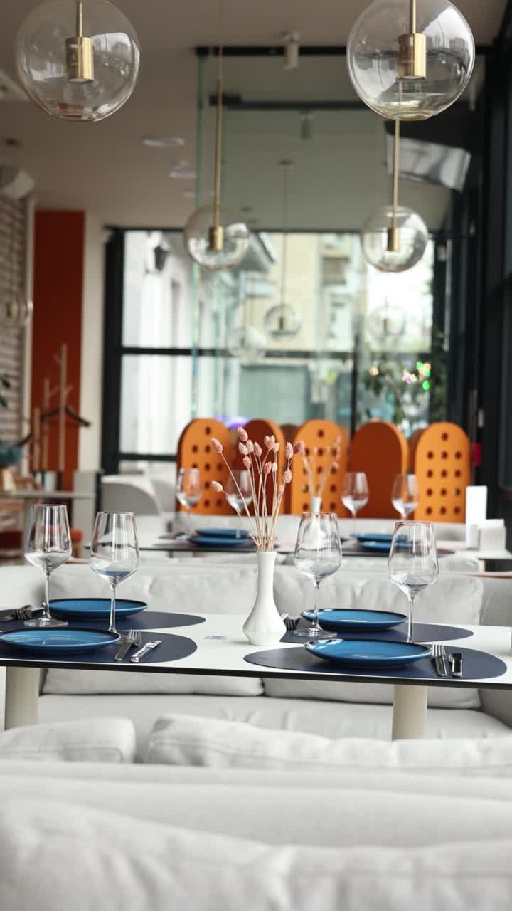 세련된 현대 레스토랑 인테리어