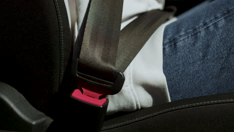 Woman-with-seatbelt