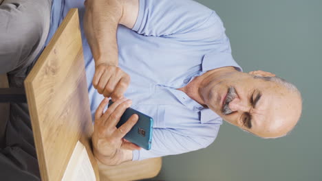 Vertikales-Video-Einer-Heiratsbesprechung-Am-Telefon.