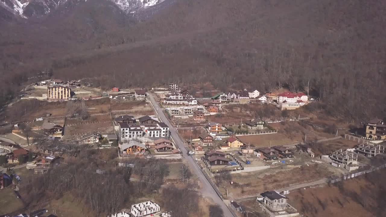 vista aérea de la aldea de montaña