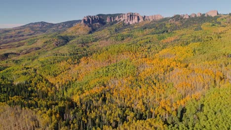 Fall-on-Owl-Creek-Pass,-Colorado