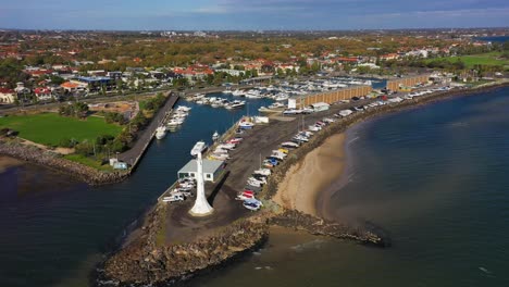 Imágenes-De-Drones-Del-Famoso-Faro-De-St-Kilda-Junto-A-La-Playa-De-St-Kilda-En-Melbourne