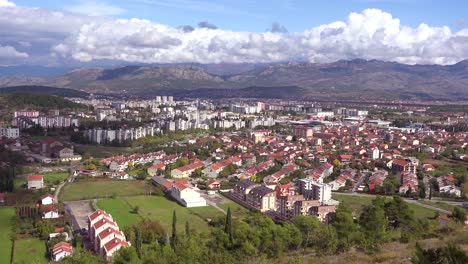 Toma-De-Establecimiento-De-Podgorica,-La-Capital-De-Montenegro-2