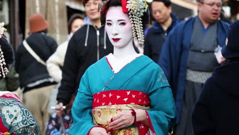 geishas, tourists, and traditional streets in kyoto