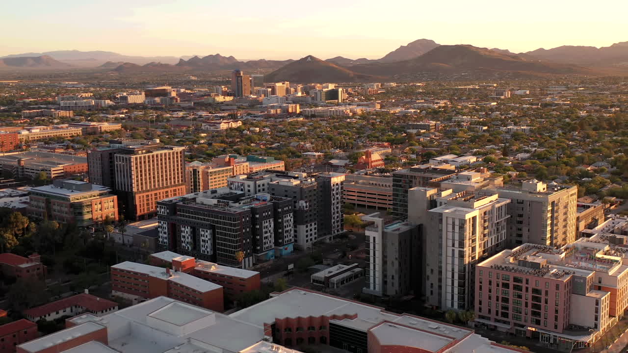 Tucson Arizona byskyline ved solnedgang