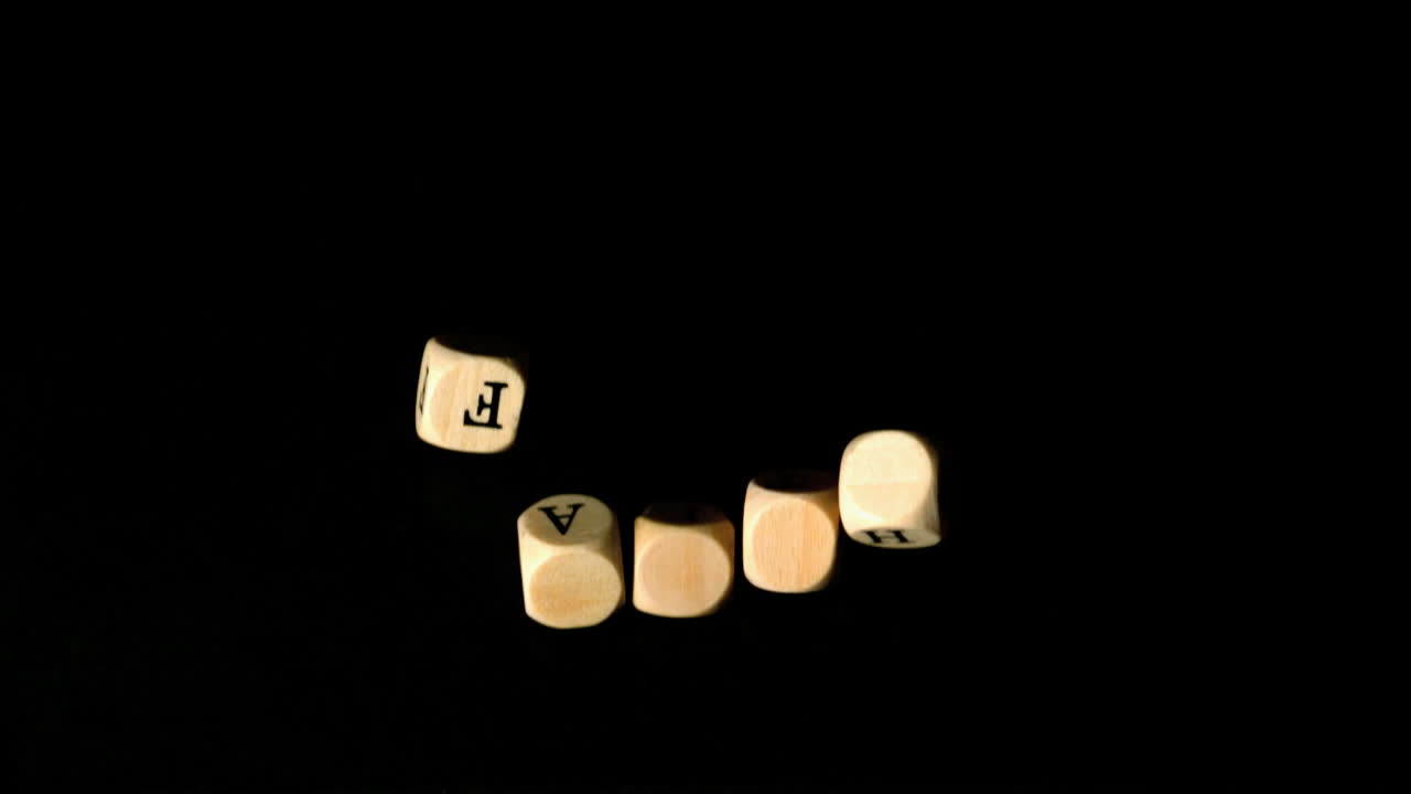 los dados de la fe cayendo juntos