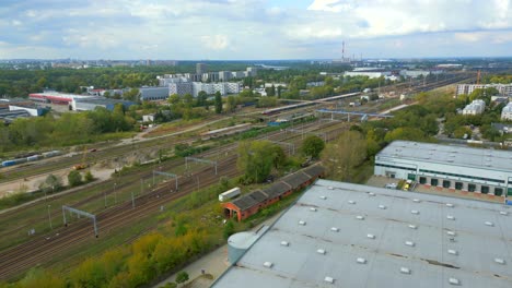 zona de almacén industrial, vías ferroviarias urbanas, complejo residencial, aérea