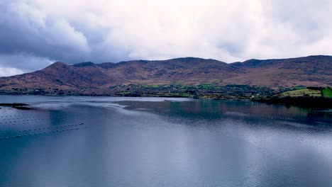 Eine-4K-Drohnenaufnahme-Von-Ardgroom-Harbour,-Co.-Cork,-Irland