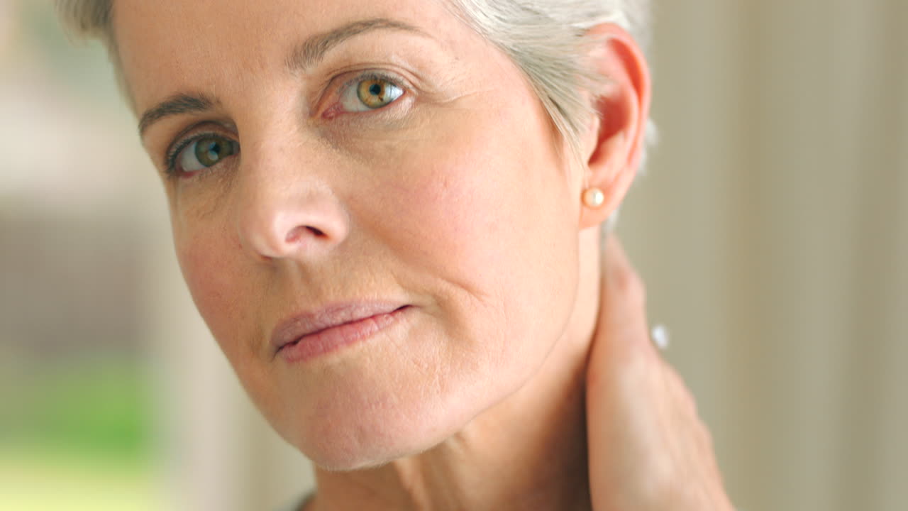 rostro, jubilación y belleza de la mujer mayor