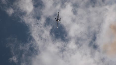 Avión-Acrobático-Tirando-De-Fuerzas-G