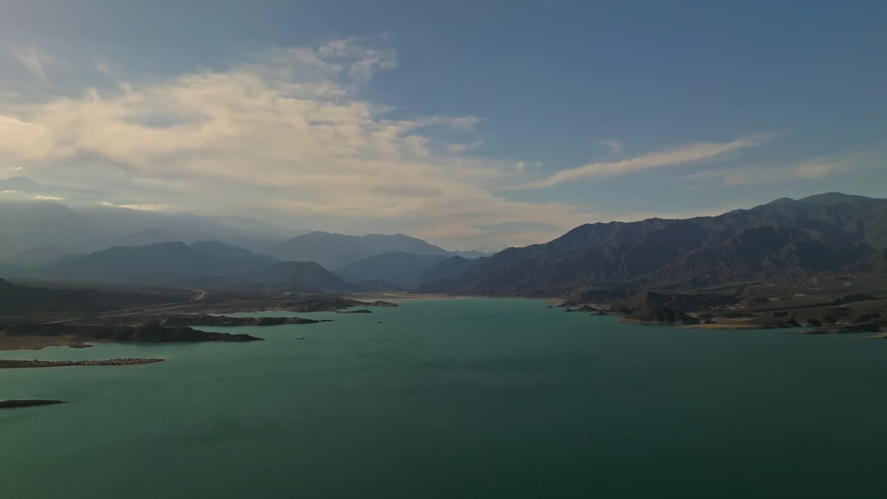 아르헨티나 멘도사에서 광활한 풍경의 공중 설정 샷