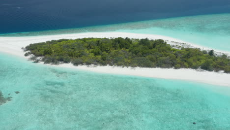 vista aérea de arriba hacia abajo en la isla hanifarurah en las maldivas