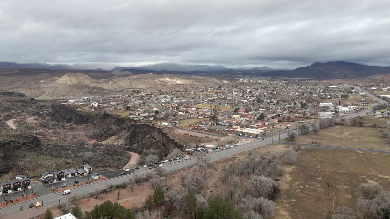 la verkin, vista aérea de utah en un día nublado de invierno