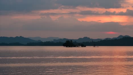 El-Parque-Nacional-Khao-Laem-Es-Un-Camión-Lleno-De-Sorpresas